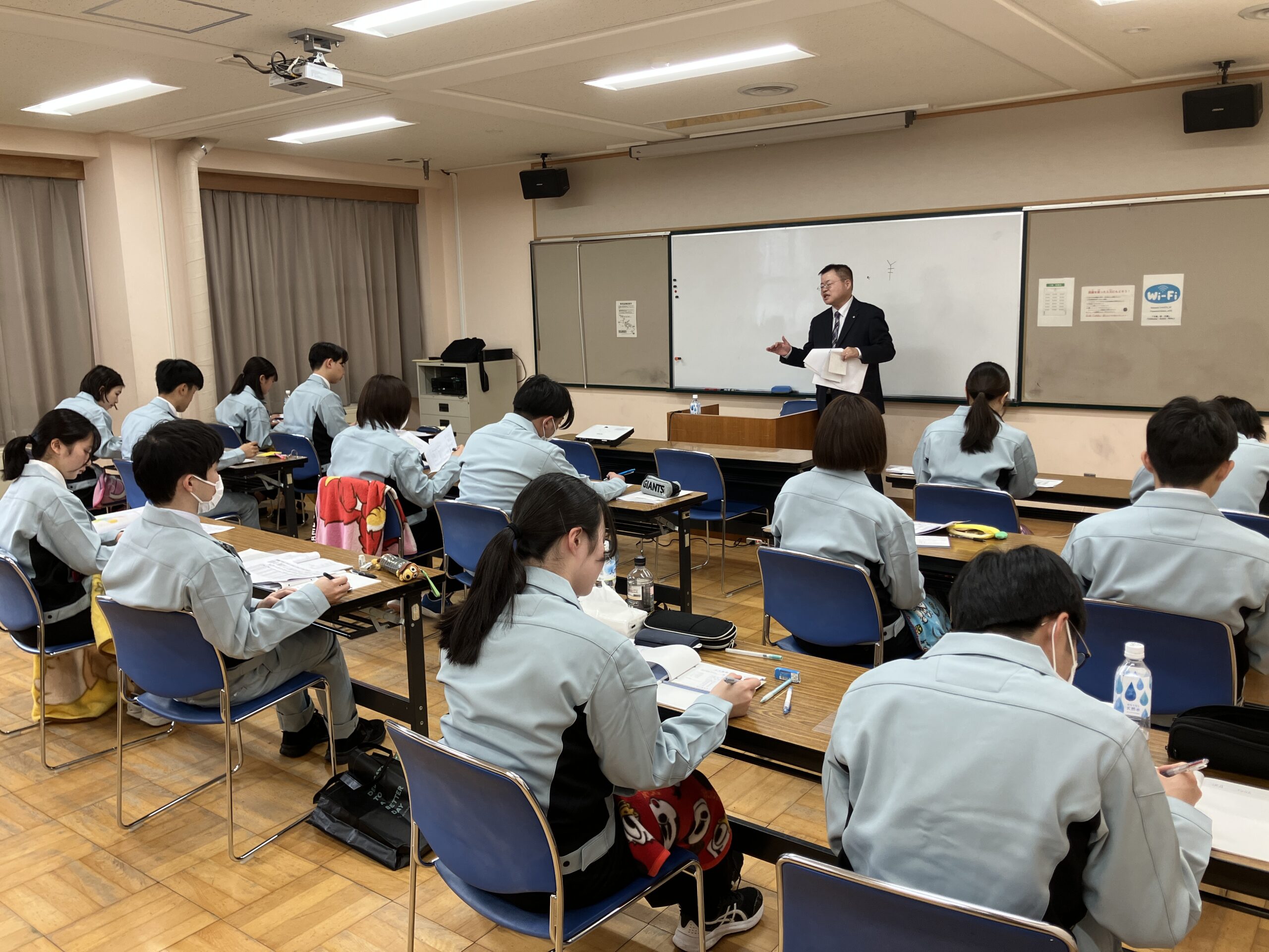 新入社員研修を行っています！